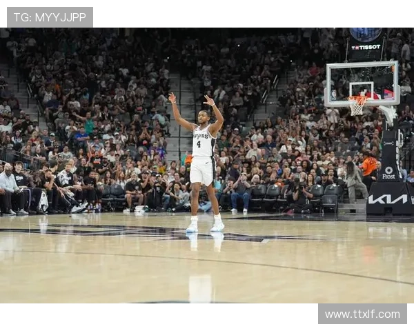 科内特盛赞文班职业态度与专注度称其能创造奇迹